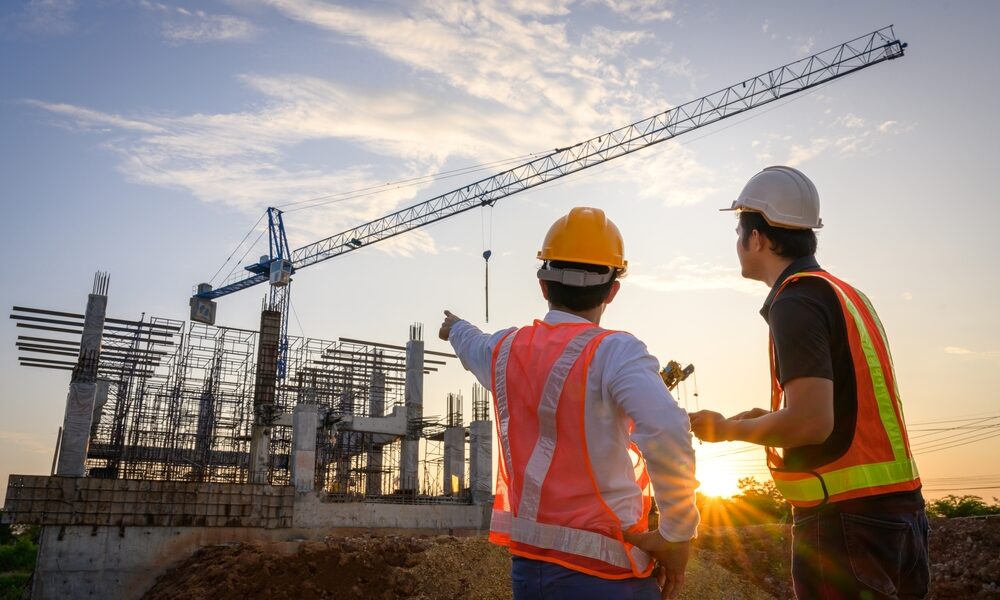 A,Team,Of,Construction,Engineers,Talks,To,Managers,And,Construction